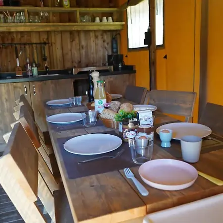 Luxe En Sfeervolle Safaritent Met Eigen Badkamer Voor 6 Personen Doc Οργανωμένο κάμπινγκ *