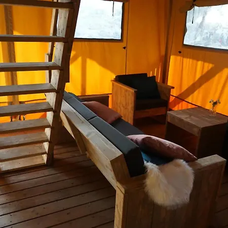 Οργανωμένο κάμπινγκ Luxe En Sfeervolle Safaritent Met Eigen Badkamer Voor 6 Personen Doc