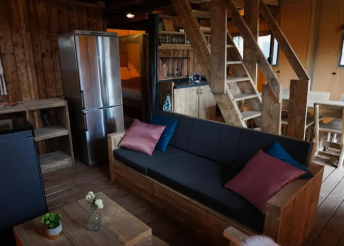 Luxe En Sfeervolle Safaritent Met Eigen Badkamer Voor 6 Personen Doc