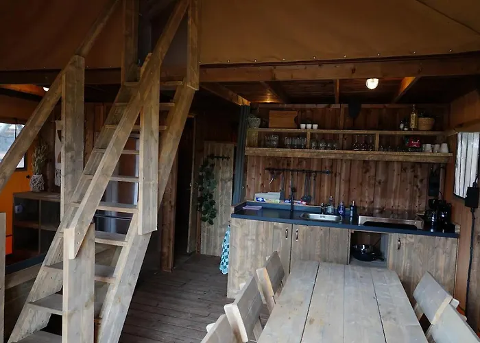 Tente de luxe Luxe En Sfeervolle Safaritent Met Eigen Badkamer Voor 6 Personen Doc *