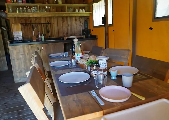 Luxe En Sfeervolle Safaritent Met Eigen Badkamer Voor 6 Personen Doc Tente de luxe *