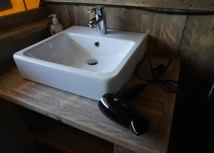 Luxe En Sfeervolle Safaritent Met Eigen Badkamer Voor 6 Personen Doc