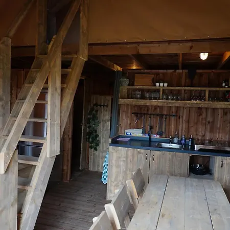 Lyxtält Luxe En Sfeervolle Safaritent Met Eigen Badkamer Voor 6 Personen Doc *