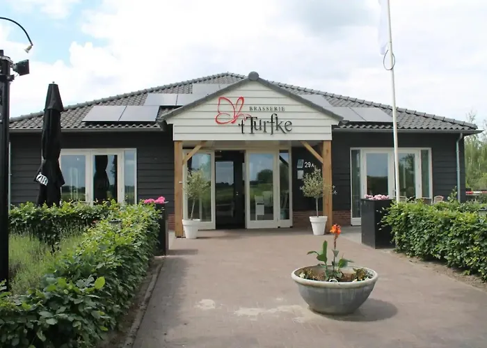 Luxusní stan Luxe En Sfeervolle Safaritent Met Eigen Badkamer Voor 6 Personen Doc