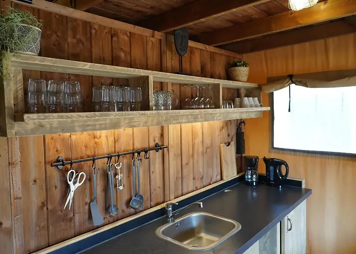 Luxusní stan Luxe En Sfeervolle Safaritent Met Eigen Badkamer Voor 6 Personen Doc *